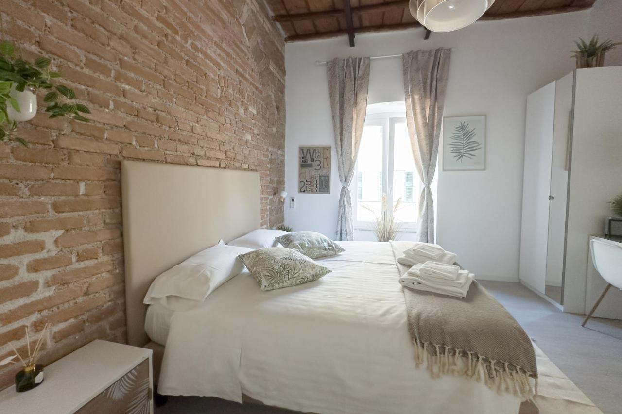 White Ostilia Roma